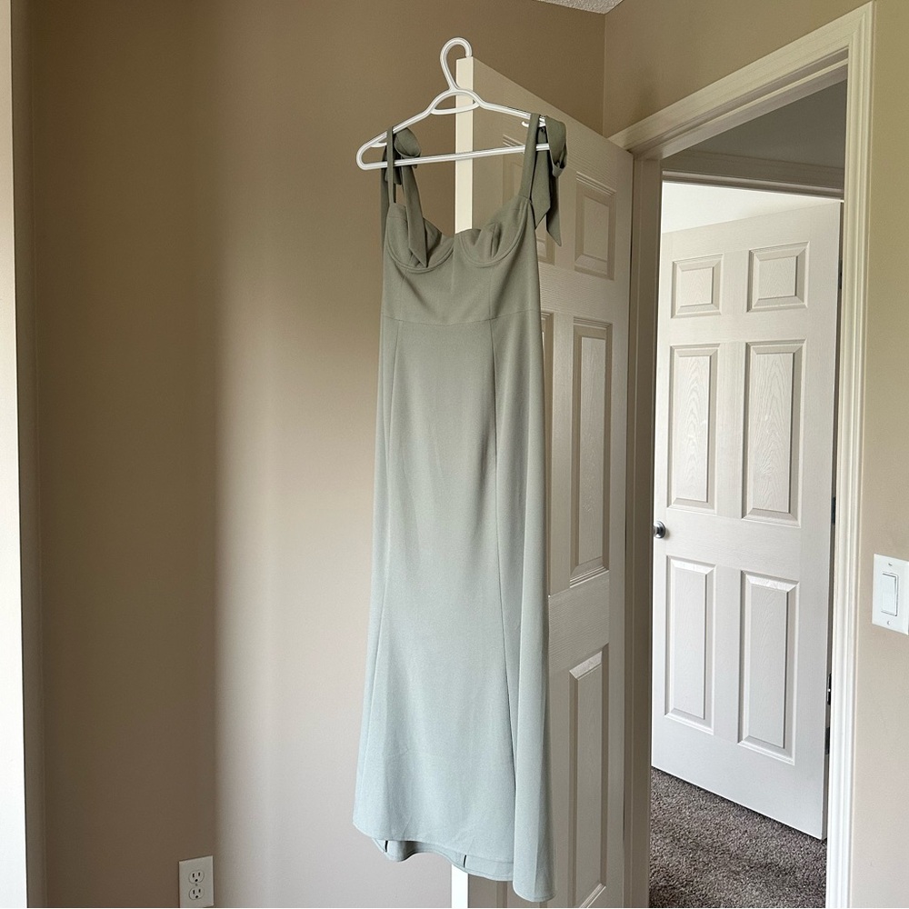 Park & Fifth Sage Green Midi Dress - Picture 4 of 8